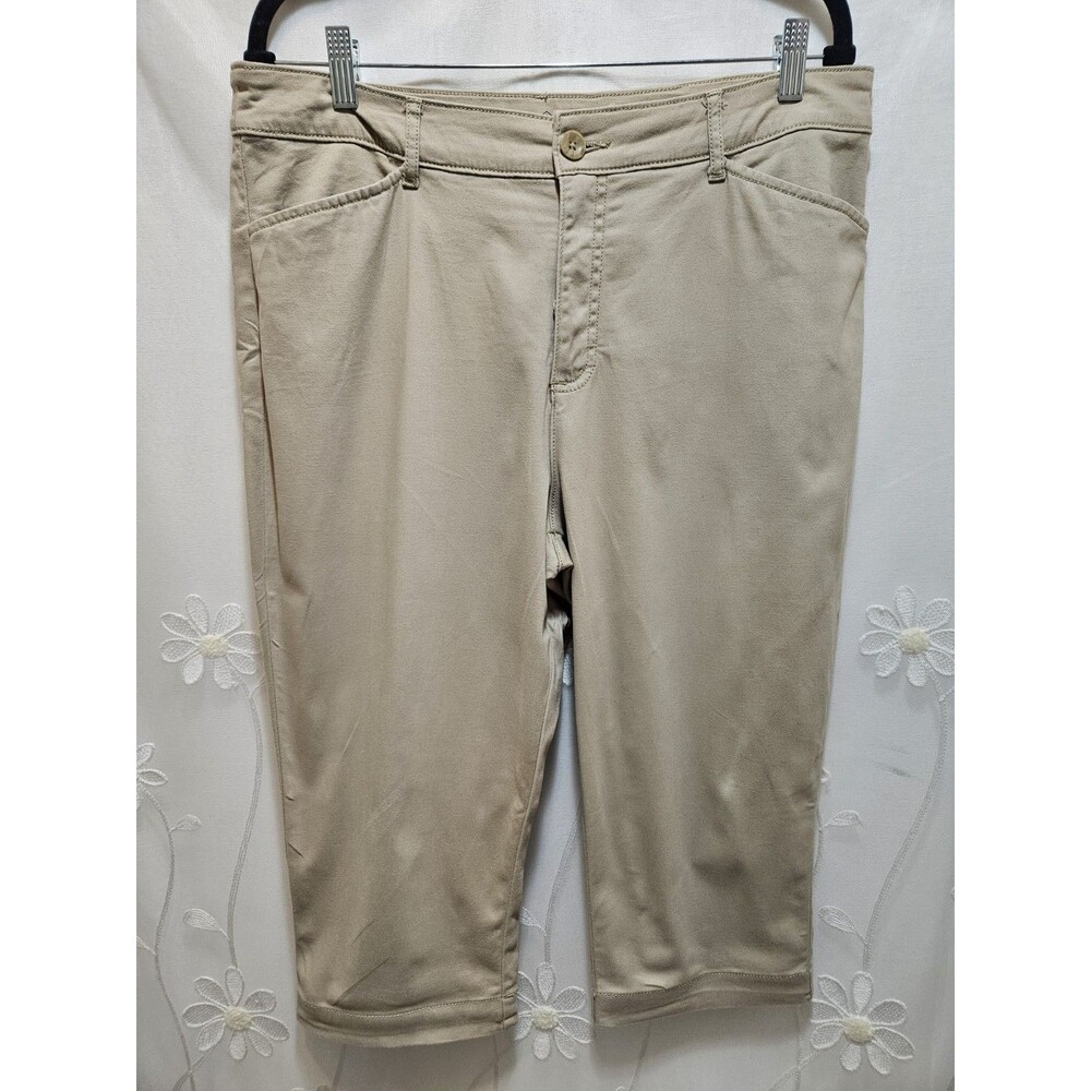 St Johns Bay Womens Size 14 Khaki Capri Pants Neutral Basic Rugged Outdoors